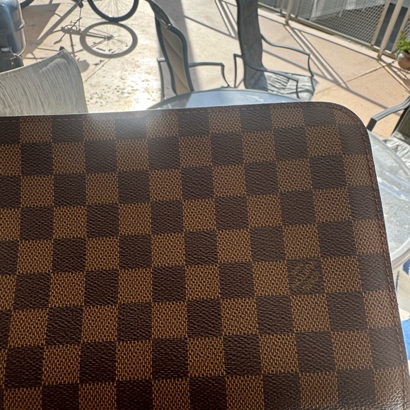 LOUIS VUITTON
Damier Ebene Pochette Saint Louis Clutch - Picture 11 of 12
